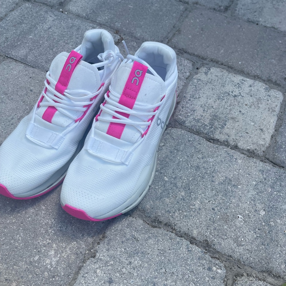 On Clouds Size 8